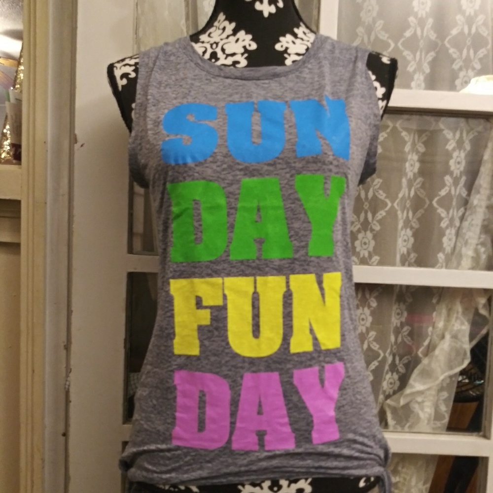 ✨NWT✨Wet Seal gray tank "Sunday Funday"